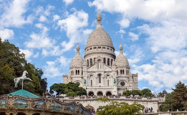 Sacre Coeur Basilica and Carrousel on Montmartre hill - Paris, France — Stock Photo, Image