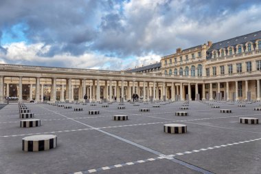 Buren sütunlarda Palais Royal - Paris, Fransa