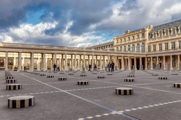 Buren kolumner i Palais Royal - Paris, Frankrike — Stockfoto