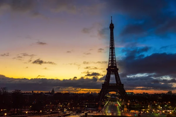 Nuit au jour le jour sur la tour Eiffel - Paris — Photo