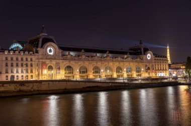 Paris'teki Musee d'Orsay geceleri
