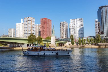 Heykel özgürlük ve beaugrenelle bölgesinin - Paris, Fransa