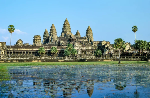 Angkor Wat ve onun yansıması göle - Kamboçya
