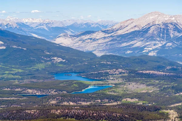 Vista aérea de los lagos Jasper desde la cima de la montaña Whistler - Canadá — Foto de Stock