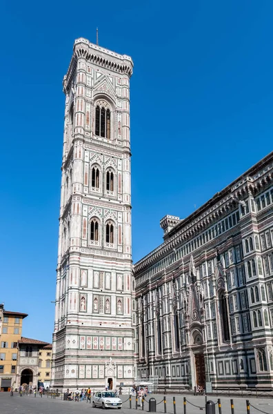 Giottova zvonice a Katedrála Santa Maria del Fiore - Florencie — Stock fotografie