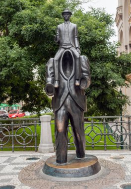 Franz Kafka heykel Prag