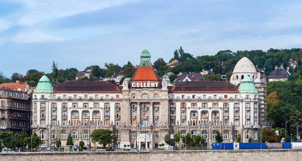 Gellert Hotel Palace facade - Budapest, Hungary — Stock Photo, Image