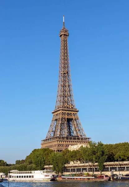 Eiffeltoren en de Seine rivier - Parijs, Frankrijk — Stockfoto