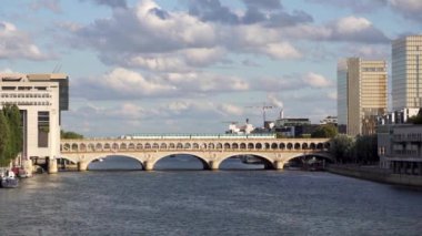 Bercy köprüde - Paris Metro Rating