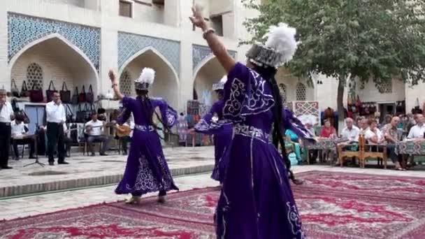 Buchara Oezbekistan Oezbeekse Traditionele Dans Van Meisjes — Stockvideo