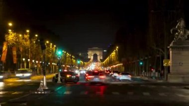 Timelapse - gece trafik - Champs-Elysees Paris, Fransa