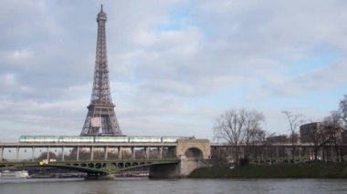 Bir-Hakeim metro geçiş Köprüsü