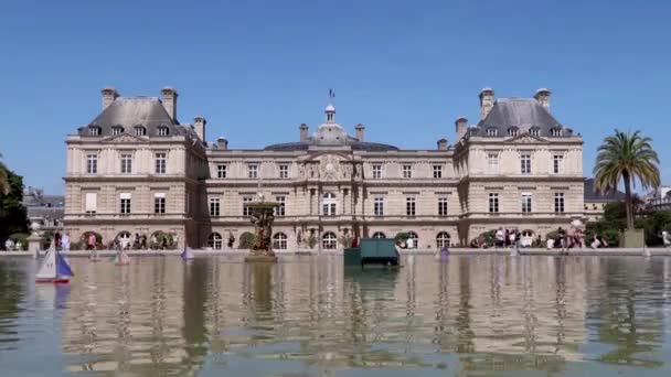 Timelapse de Piscine avec voiliers miniatures au Palais de Luxembourg - Paris, France — Video