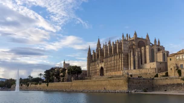 TimeLapse-Alkonyat a katedrális Palma de Mallorca-Spanyolország — Stock videók