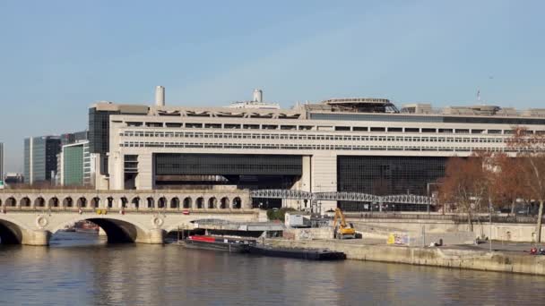 Metro's brug Bercy - Paris — Stockvideo