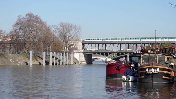 Luchtfoto Metro Bir Hakeim brug - Parijs — Stockvideo