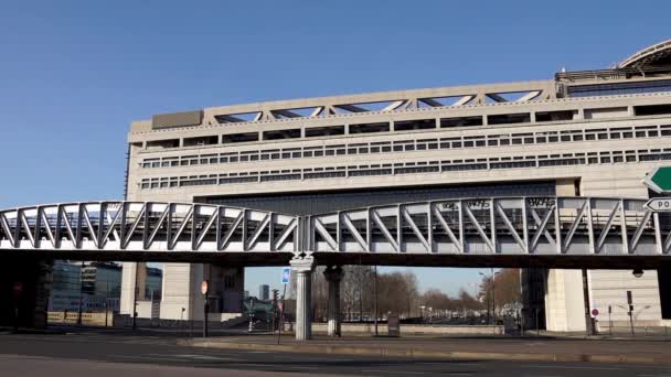 Bercy Köprüsü - Paris yakınlarında hava metro — Stok video