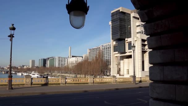 Autoverkehr auf der Bercy-Brücke - Paris — Stockvideo