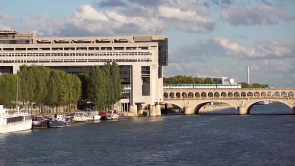 Метро и министерство финансов Франции - Париж — стоковое видео