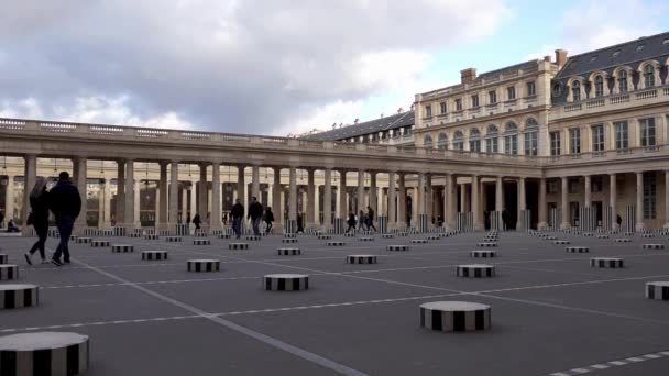 París Francia Enero 2019 Gente Caminando Invierno Entre Las Columnas — Vídeos de Stock