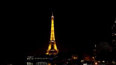 Eyfel Kulesi ve Pont Rouelle gece-Paris, Fransa