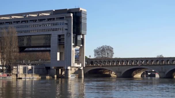 フランス 12月25日 2018 フランス経済と金融のためのベルシー橋を横断してメトロクロッシング フランス — ストック動画