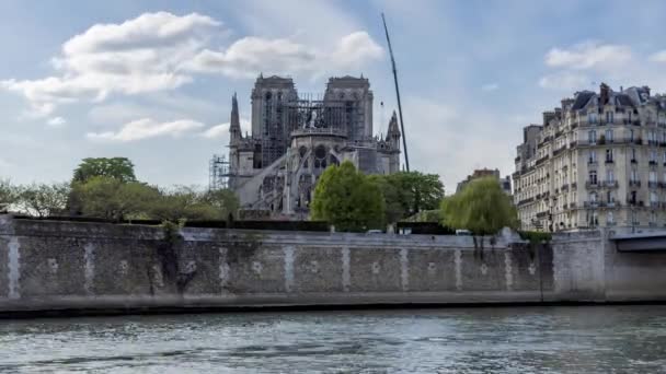 Notre Dame de Paris on abril 17, 2019: Trabajos de refuerzo después del incendio — Vídeos de Stock