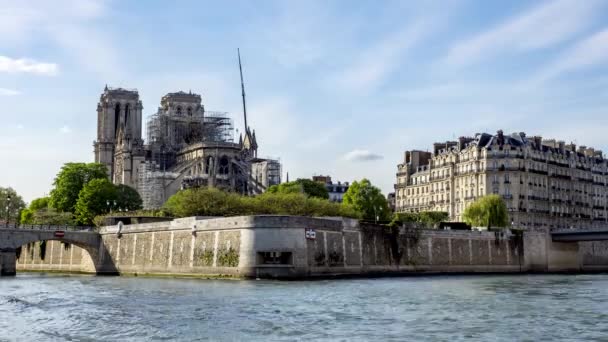 Notre Dame de Paris 17 Nisan 2019 tarihinde: Yangın dan sonra takviye çalışmaları — Stok video