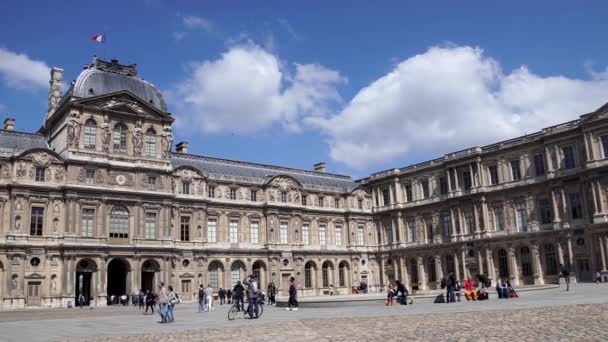 파리 루브르 궁전의 쿠르 카레 — 비디오