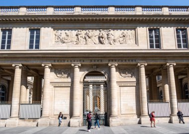 Universite Rene Descartes in Paris clipart