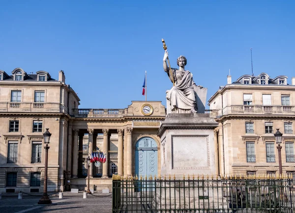 Francuskie Zgromadzenie Narodowe prawa posąg w Paryżu — Zdjęcie stockowe