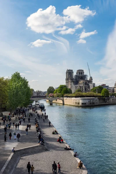 Notre Dame de Paris 17 Nisan 2019 tarihinde: Yangından sonra — Stok fotoğraf