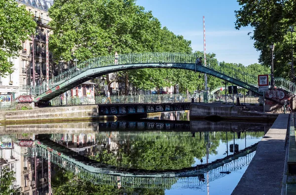 A párizsi Canal Saint-Martin híd — Stock Fotó