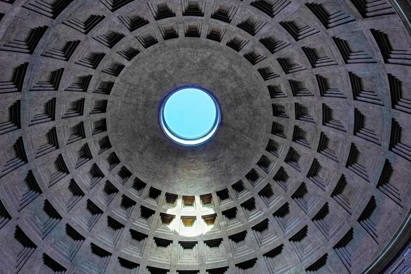 Pantheon Dome v interiéru-Řím, Itálie — Stock fotografie