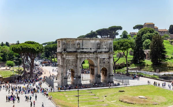 Vítězný oblouk Konstantina poblíž Kolosea-Řím, Itálie — Stock fotografie