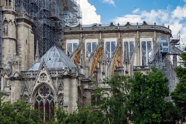 Notre Dame de Paris: Reinforcement of the flying buttresses after the fire — Stock Photo, Image