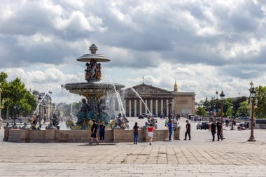 Paris'te Place de la Concorde üzerinde Bir Çeşme, Fransa