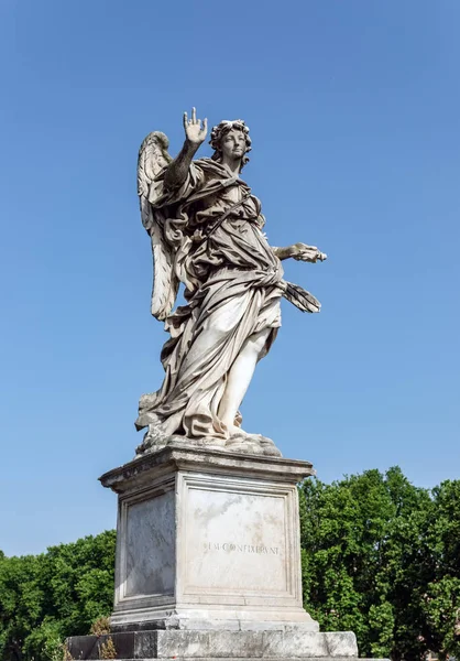 サンジェロ橋の釘を持つ天使 - ローマ、イタリア — ストック写真