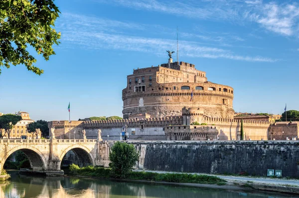 Ponte SantAngelo at dawn - Рим, Италия — стоковое фото