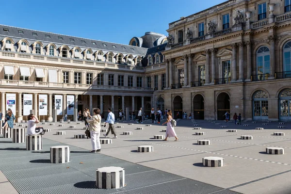 Buren sütunlarda Palais Royal - Paris, Fransa
