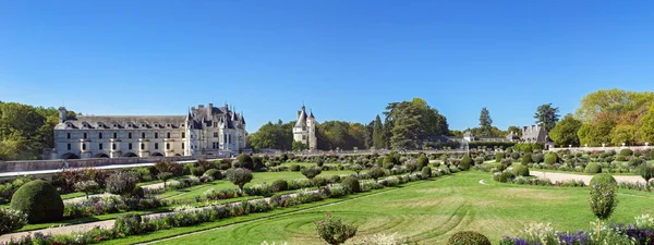 Chateau de Chenonceau a zahrada v údolí Loiry - Francie — Stock fotografie