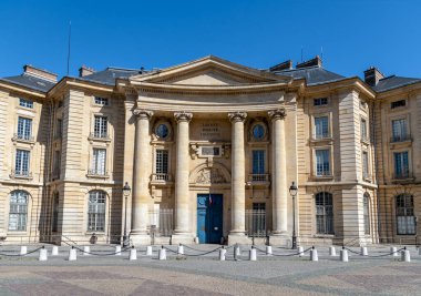 Paris, Fransa - 31 Mayıs 2020: Sorbonne Hukuk Fakültesi Binası (Faculte de Droit), Paris Üniversitesi