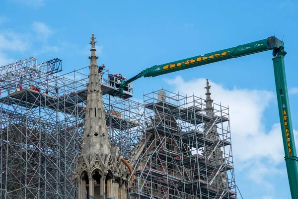 Paříž Francie Června 2020 Pracovníci Začínají Demontovat Katedrální Lešení Notre — Stock fotografie
