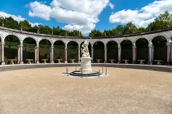 Versalhes França Julho 2020 Colonnade Grove Nos Jardins Famoso Chateau — Fotografia de Stock