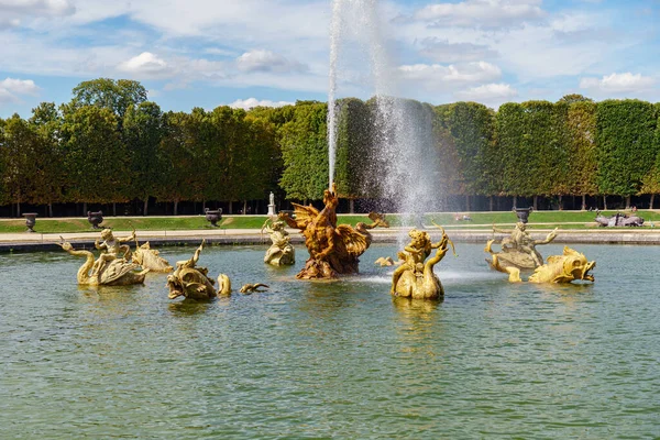 Versailles Frankrijk Augustus 2020 Drakenfontein Tuinen Van Versailles Niet Geïdentificeerde — Stockfoto