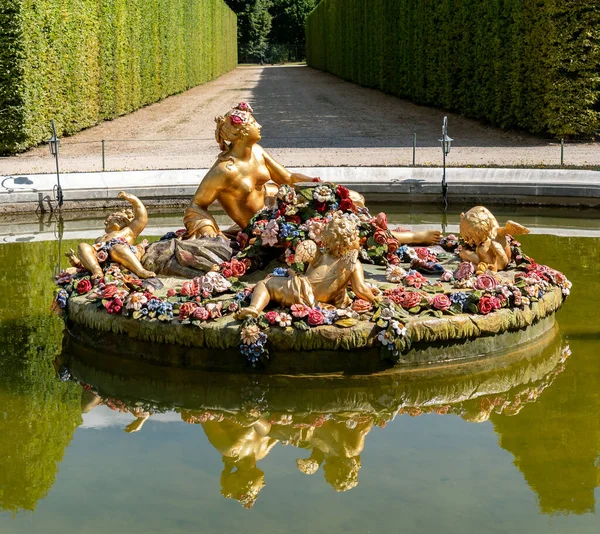 Versailles France Juillet 2020 Fontaine Flore Fontaine Printanière Dans Les — Photo