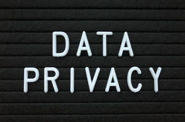 Palavras Privacidade Dados Letras Plástico Branco Uma Placa Carta Preta — Fotografia de Stock