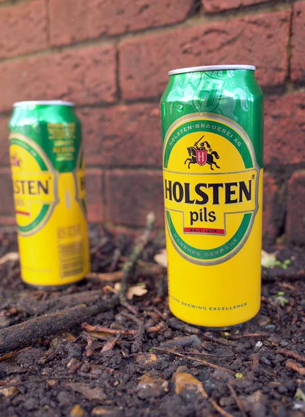 Bracknell Inglaterra Dezembro 2018 Duas Latas Cerveja Holsten Pils Vazias — Fotografia de Stock