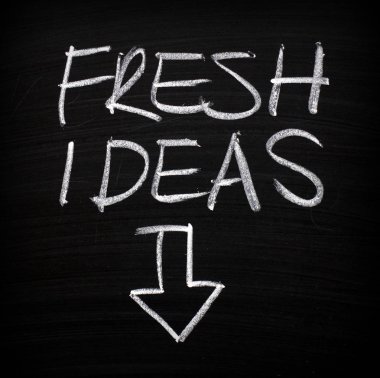 Ifade taze fikirler bir tahtaya el tarafından yazılmış