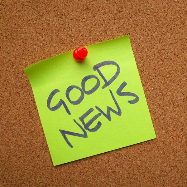 Words Good News Written Green Post Note Pinned Cork Notice — Stock Photo, Image